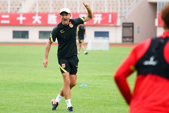即使;瞬间购买的人群再多，系统也会给予支持，保证每一位购票者实时买票